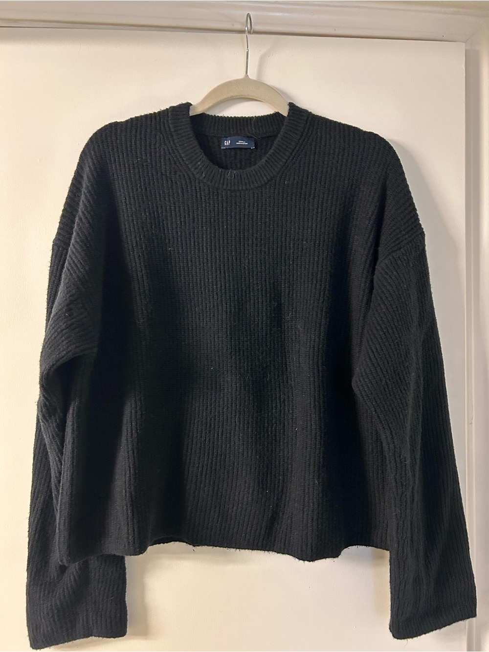GAP Women's Black Ribbed Crewneck Sweater